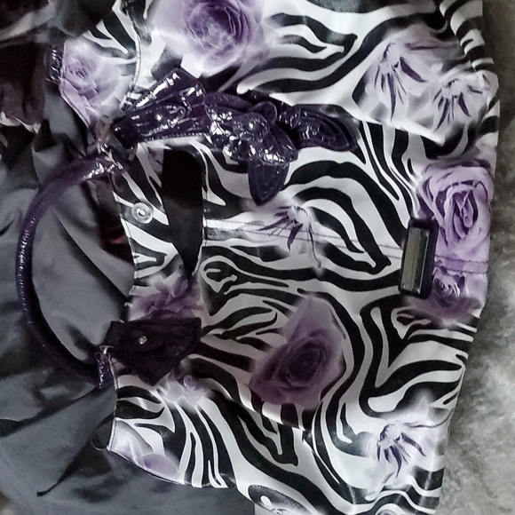 COPY - Women's fiorelli purse beautiful purple and black with purple roses mint… - Picture 1 of 5
